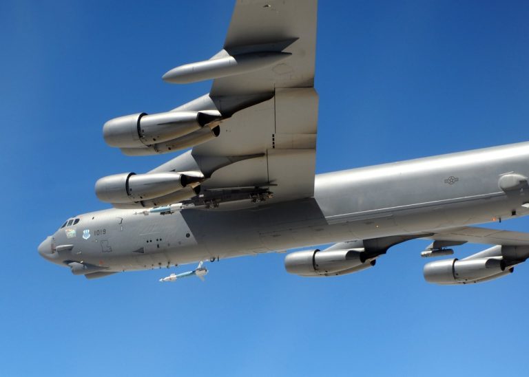 美国空军奖项洛克希德·马丁公司1.31亿美元合同,“宝石路”II +激光制导炸弹