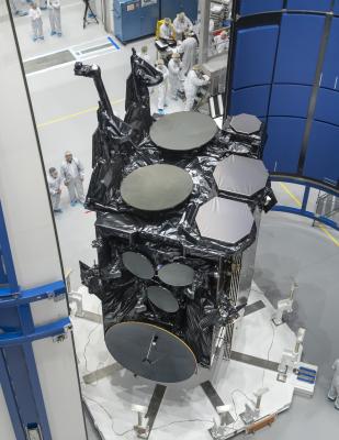 AEHF-4在佛罗里达州泰特斯维尔的Astrotech进行封装。