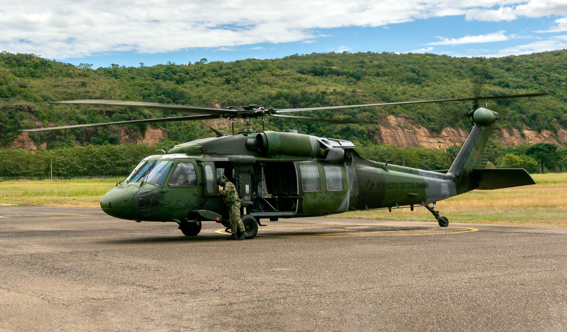 O CIAC fornecerá peças de reposição para os helicópteros黑鹰军事操作员Polícia Nacional da Colômbia。
