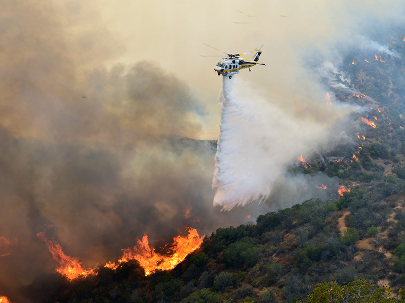 第一手资料:空中消防如何帮助拯救西米谷